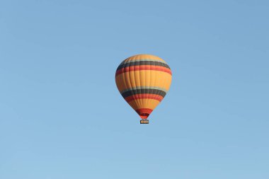 Sıcak hava balon üzerinde Göreme şehir