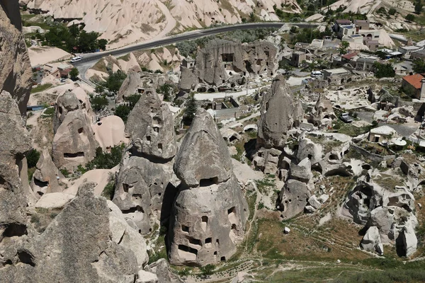 Скельні утворення в Каппадокії — стокове фото