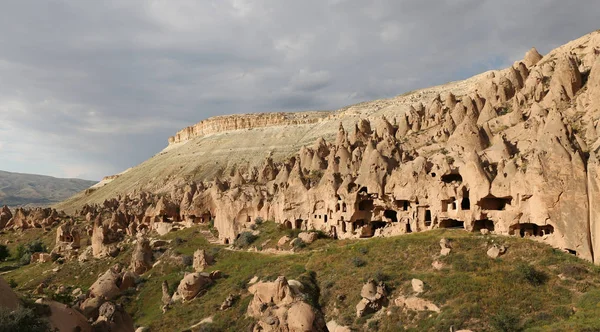 Sziklaalakzatok Zelve völgyben, Cappadocia — Stock Fotó