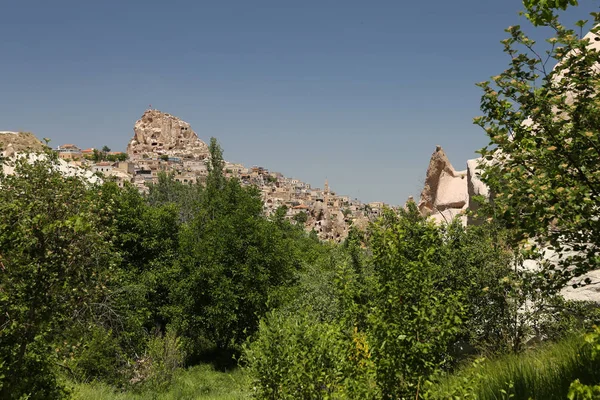 Valle de Uchisar y Palomas en Capadocia, Turquía — Foto de Stock