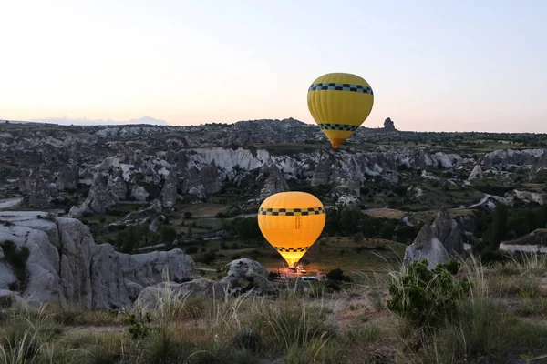 Balões de ar quente nos vales da Capadócia — Fotografia de Stock