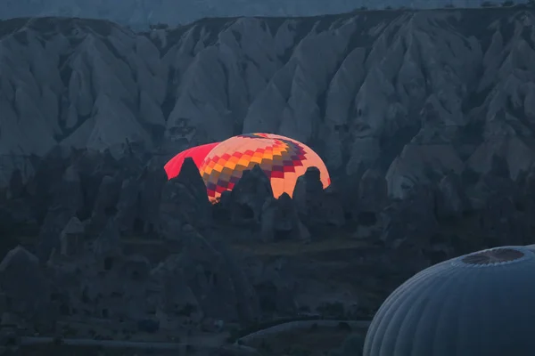 Mongolfiere nelle Valli della Cappadocia — Foto Stock