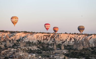 Sıcak hava balonları bitti Göreme şehir
