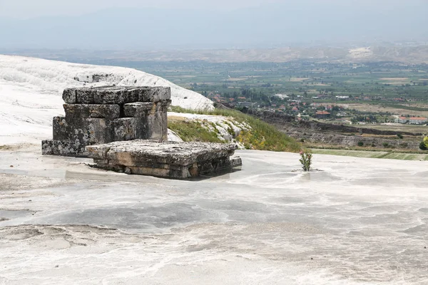 Tumba antigua de Hierápolis en Pamukkale, Turquía — Foto de Stock