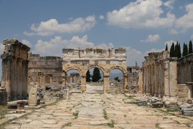 Frontinus kapısı ve Hierapolis antik kenti, Türkiye'de sokak