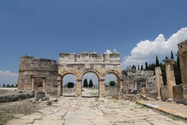 Frontinus kapısı ve Hierapolis antik kenti, Türkiye'de sokak