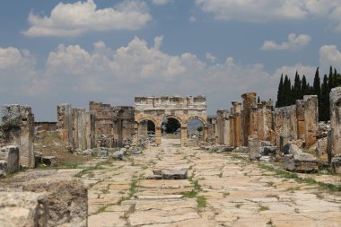 Frontinus kapısı ve Hierapolis antik kenti, Türkiye'de sokak