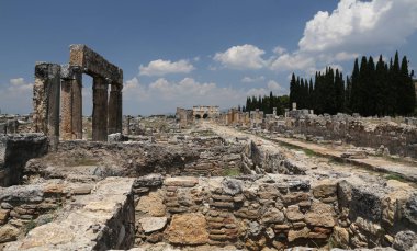 Frontinus kapısı ve Hierapolis antik kenti, Türkiye'de sokak