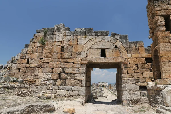 Frontinus ulice v antické město Hierapolis, Turecko — Stock fotografie