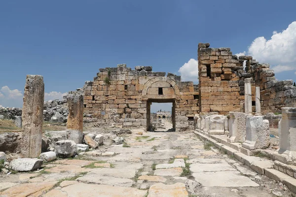 Frontinus ulice v antické město Hierapolis, Turecko — Stock fotografie