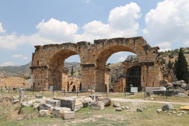 Bazilikası kalıntıları Hierapolis antik kenti, Türkiye'de