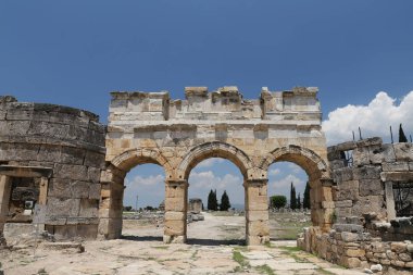 Frontinus kapısı ve Hierapolis antik kenti, Türkiye'de sokak