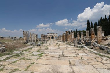Frontinus kapısı ve Hierapolis antik kenti, Türkiye'de sokak