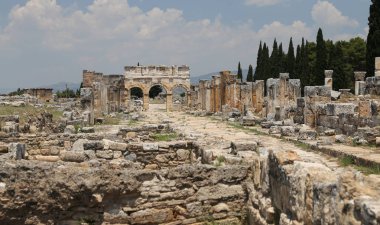 Frontinus kapısı ve Hierapolis antik kenti, Türkiye'de sokak