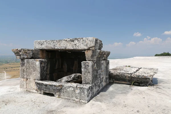 Hierapolis starožitný hrobka v Pamukkale, Turecko — Stock fotografie
