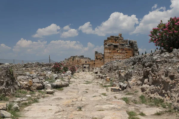 Frontinus ulice v antické město Hierapolis, Turecko — Stock fotografie