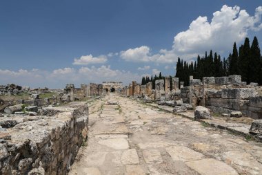 Frontinus kapısı ve Hierapolis antik kenti, Türkiye'de sokak