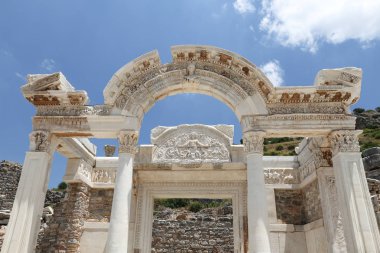 Efes Antik kenti olarak Hadrian tapınağı