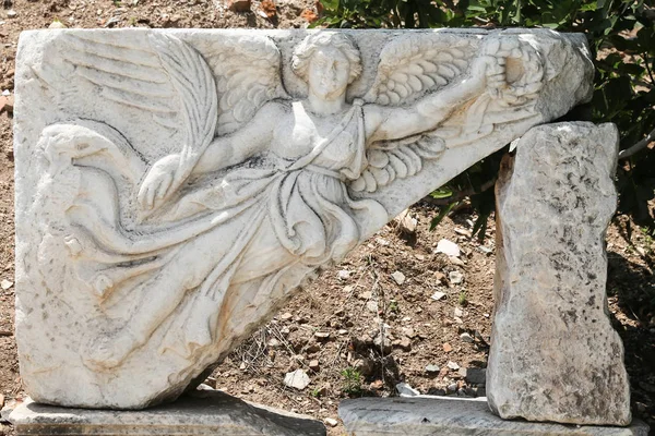 Kamienna rzeźba bogini Nike w Efezie starożytnego miasta — Zdjęcie stockowe
