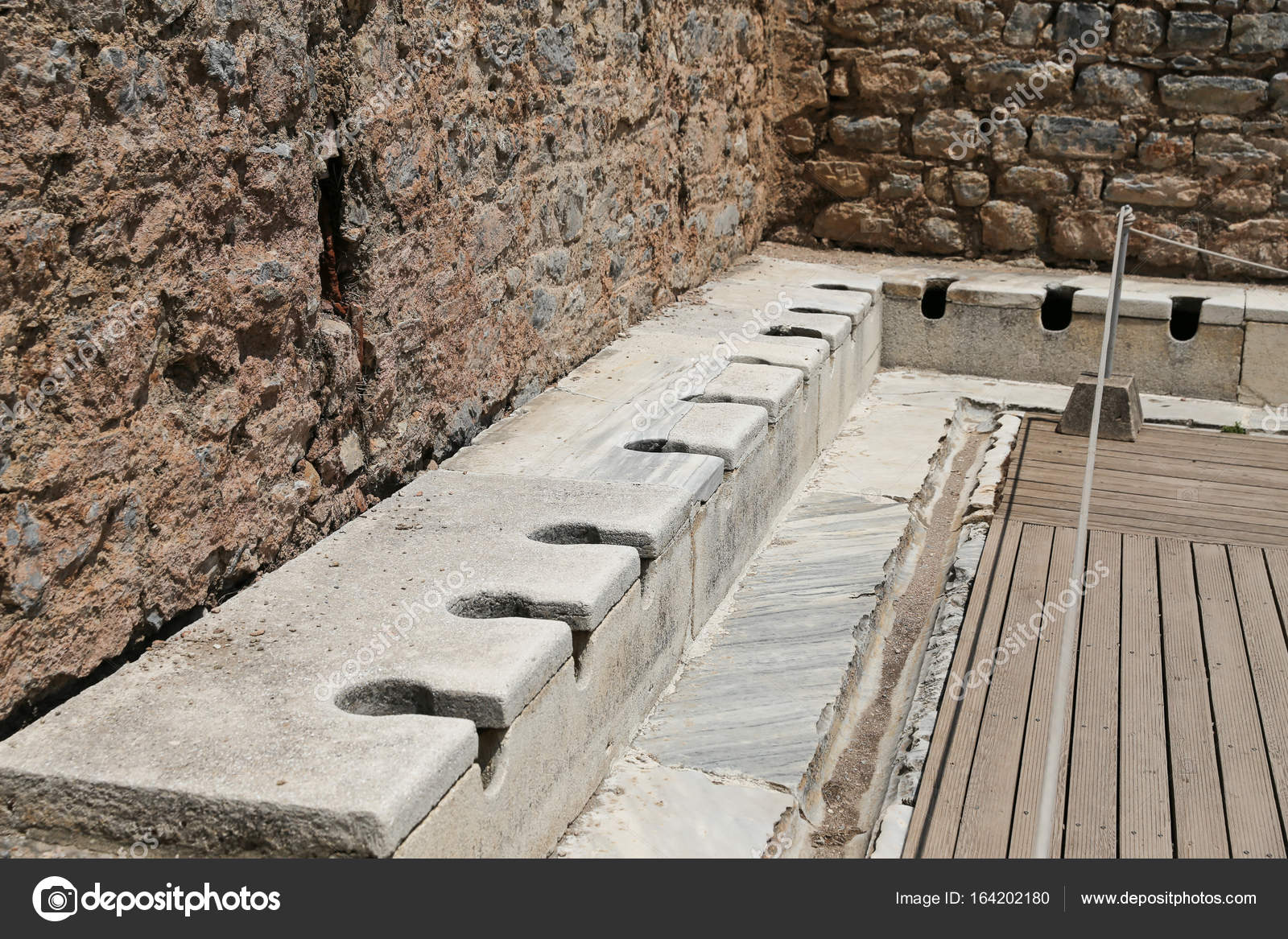 エフェソス古代都市の公衆トイレ — ストック写真 © EvrenKalinbacak 164202180