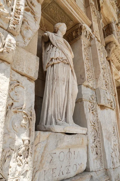 इफिसुस प्राचीन शहर में बुद्धि प्रतिमा का निजीकरण — स्टॉक फ़ोटो, इमेज