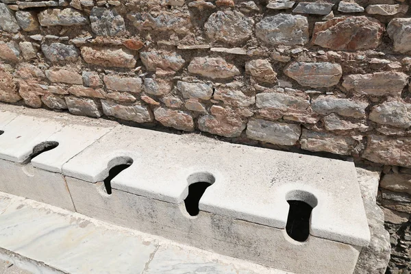 Δημόσιες τουαλέτες από την αρχαία πόλη της Εφέσου — Φωτογραφία Αρχείου