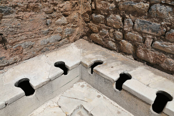 Общественные туалеты древнего города Эфес
