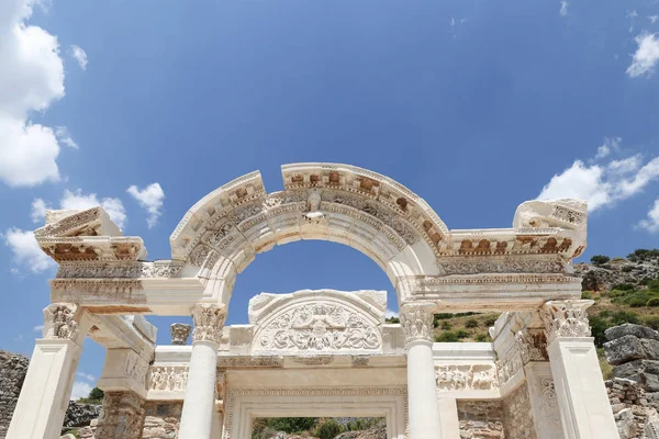 Hadrianus chrám v Efesu starověké město — Stock fotografie
