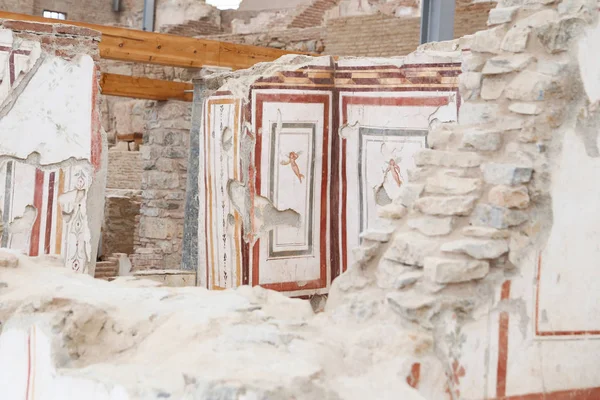 Schilderijen in terras huizen in Efeze oude stad — Stockfoto