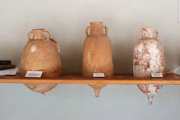 터키 보드 럼 성 amphoras — 스톡 사진