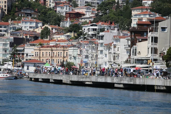 Pescadores en el estrecho del Bósforo, Estambul —  Fotos de Stock