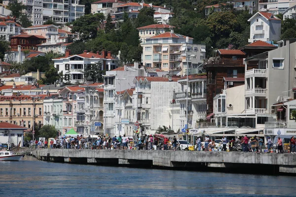 Pescadores en el estrecho del Bósforo, Estambul —  Fotos de Stock