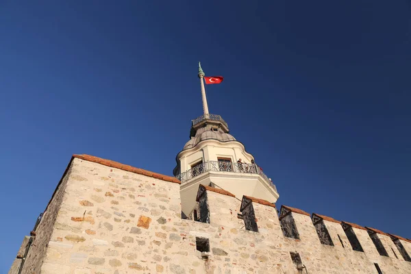 Torre de Doncellas en el Estrecho del Bósforo, Estambul — Foto de Stock