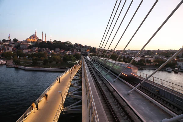 Ponte della metropolitana Golden Horn a Istanbul, Turchia — Foto Stock