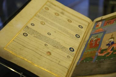 Eski ve Arapça kitap