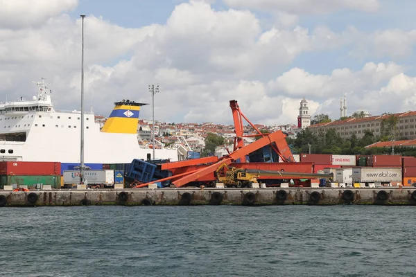 Bağlantı noktası vinç çöktü