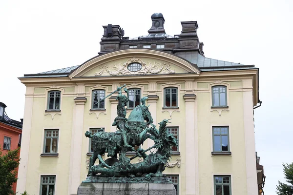 Sint Joris en de draak-standbeeld in Stockholm, Zweden — Stockfoto
