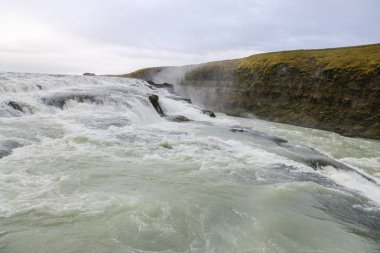 İzlanda 'da Gullfoss şelalesi