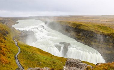 İzlanda 'da Gullfoss şelalesi