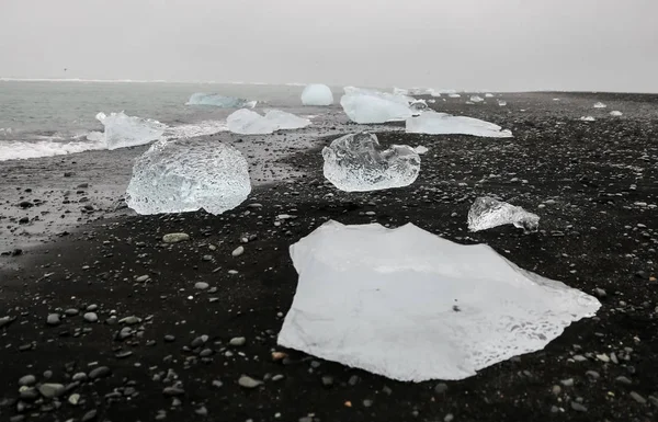 冰在 Jokulsarlon 海滩, 冰岛 — 图库照片