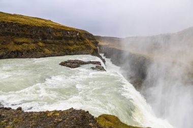 İzlanda 'da Gullfoss şelalesi