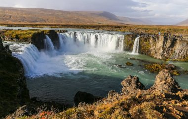 İzlanda 'da Godafoss şelalesi