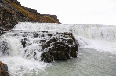 İzlanda 'da Gullfoss şelalesi