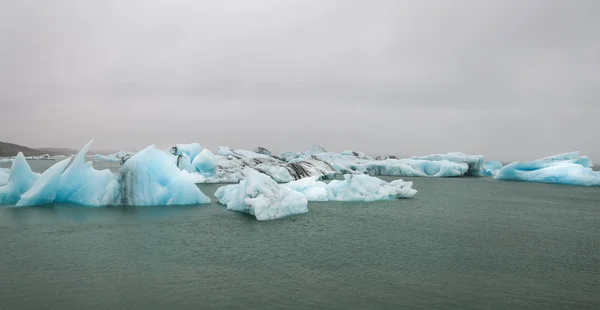 Icebergs en Jokulsarlon Glacial River Lagoon, Islandia — Foto de Stock