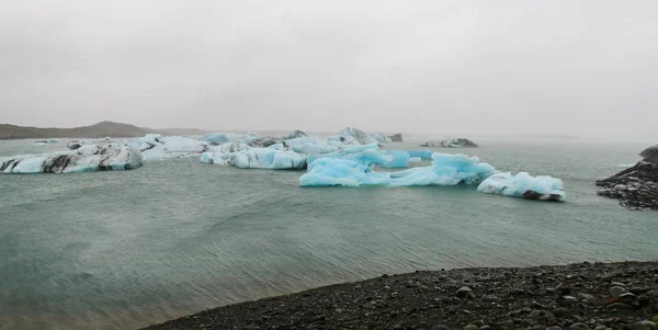 Eisberge in der Gletscherlagune des jokulsarlon, Island — Stockfoto