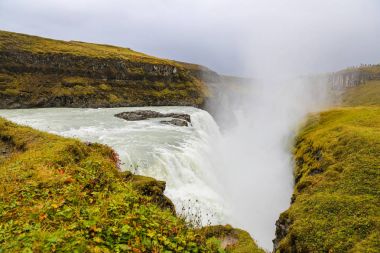 İzlanda 'da Gullfoss şelalesi