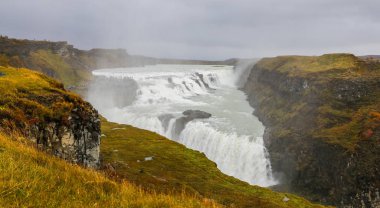 İzlanda 'da Gullfoss şelalesi