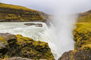 İzlanda 'da Gullfoss şelalesi