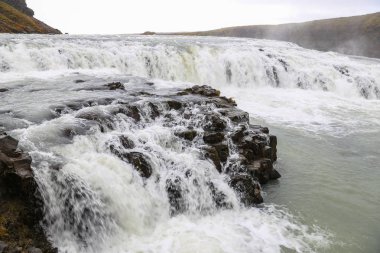 İzlanda 'da Gullfoss şelalesi