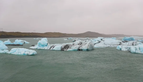 Iceberg nella laguna del fiume ghiacciato di Jokulsarlon, Islanda — Foto Stock